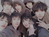 慧琳你怎么又坐到小杰身上了